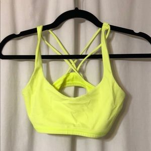 EUC lululemon free to be bra size 4